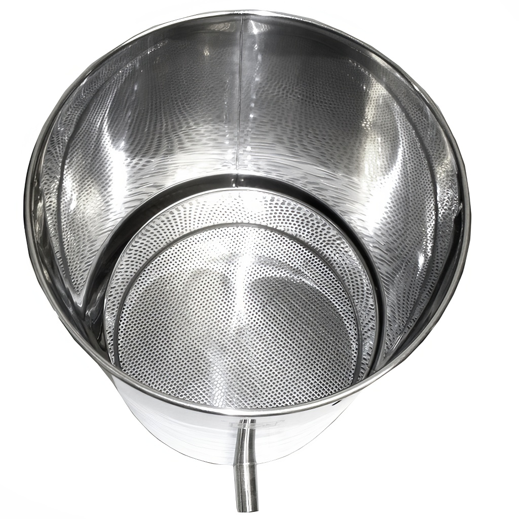 Round wax melter with steam generator